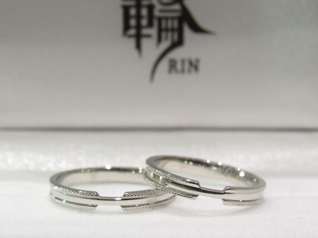 2人を繋ぐ架け橋という意味がある指輪です