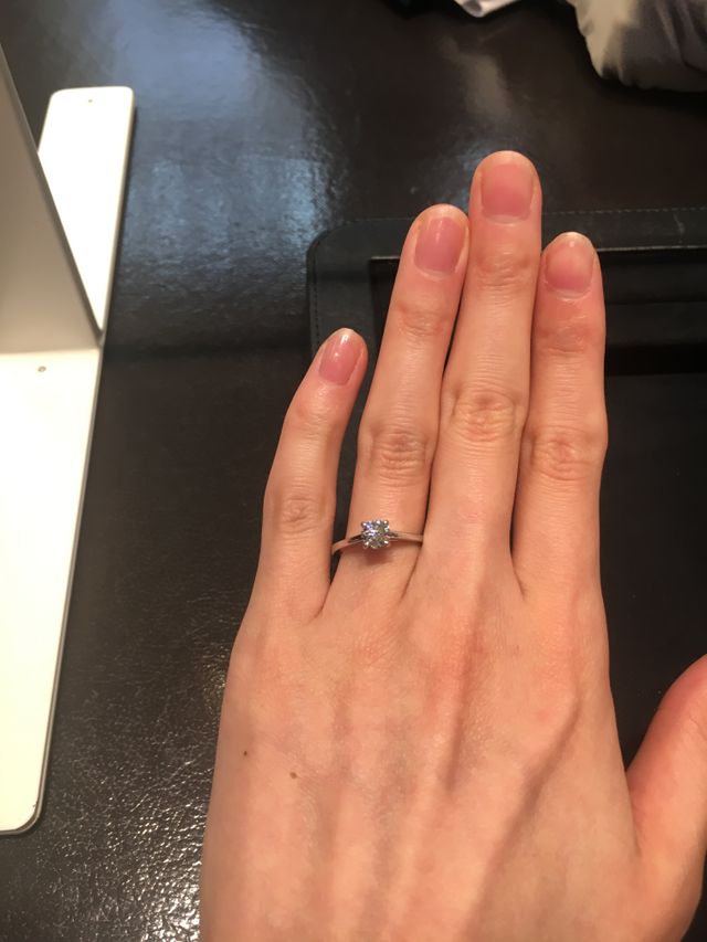 パラゴン 0.5カラット 着用時です。