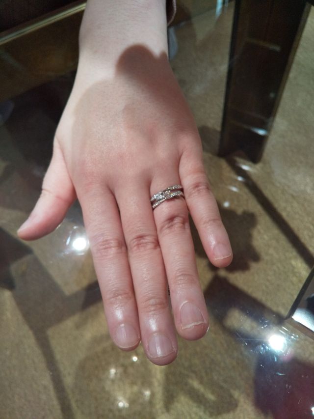 リボンの形が可愛くて一目惚れしました。