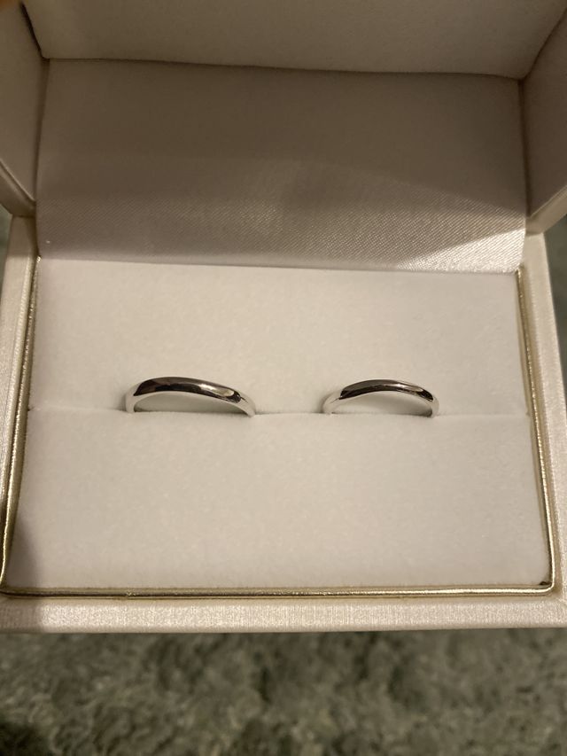 ストレートに見えますが、
優しいカーブ状のリングです！