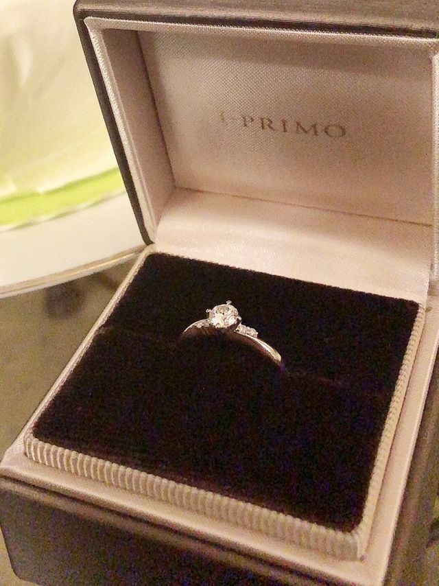 指輪もボックスもデザインがシンプルで素敵です。