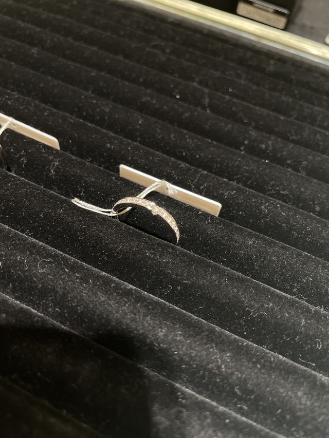 レディースリング
キラキラしてて華やかで可愛い
