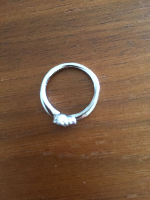 指輪の平置き。