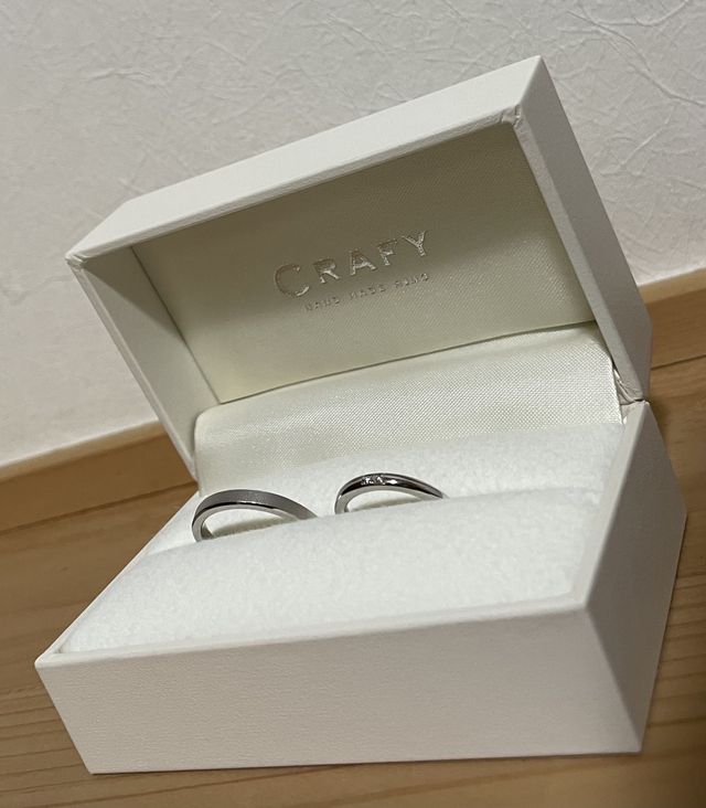 シンプルな箱に入っています。