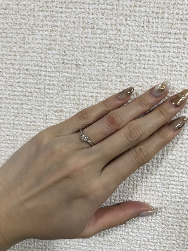 婚約指輪として購入しました。