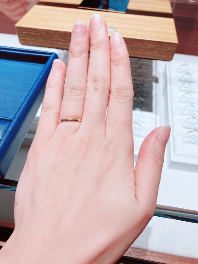 シンプルなゴールドの指輪