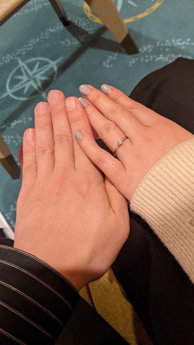 ディズニーランドのオフィシャルホテルで指輪を渡しました。