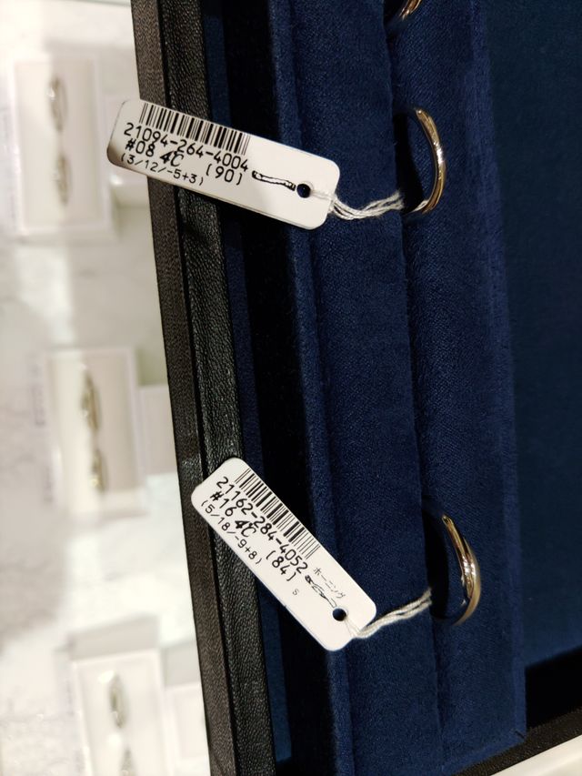 4℃で一番気になった指輪です
ウェーブ型の形状をしています