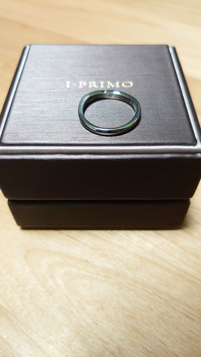 新郎側は北極星をモチーフにしたダイヤが裏側に入っています！