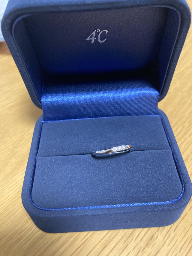 女性用のリングです。