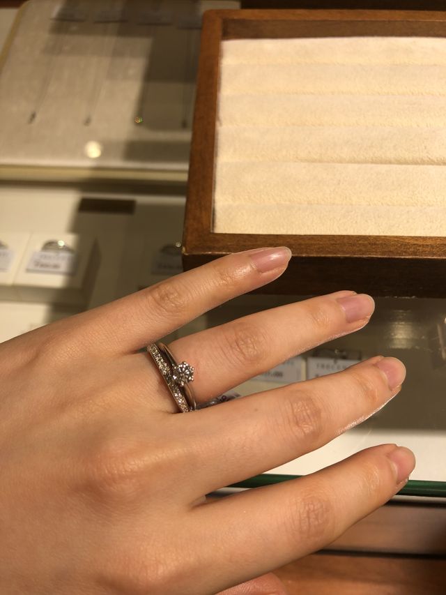 婚約指輪との重ね付け