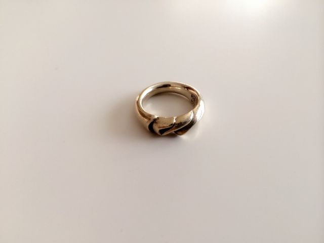 シルバーでいぶしが入っている