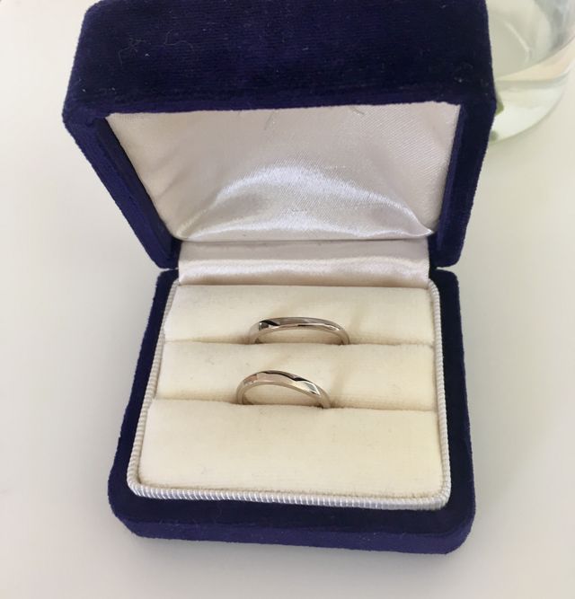 男性は14号、女性は9号で、イエローゴールドが綺麗な色です。