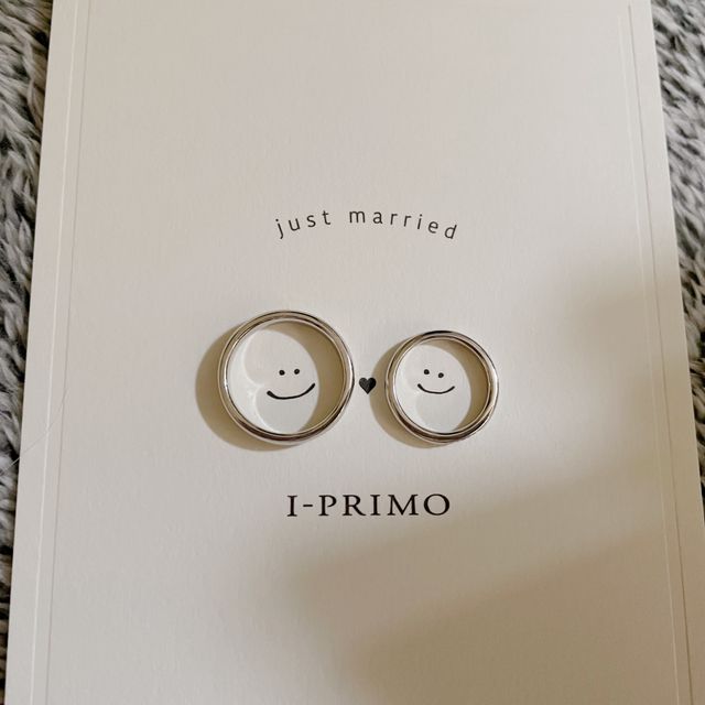 結婚指輪（プラチナ）です。ダイヤが3つ付いています。