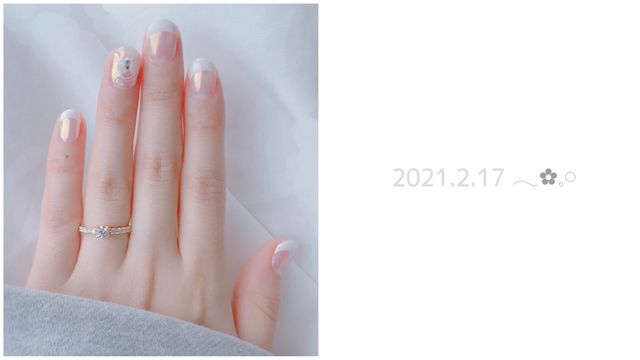 婚約指輪です。ダイヤとゴールドの組み合わせがとても可愛いです