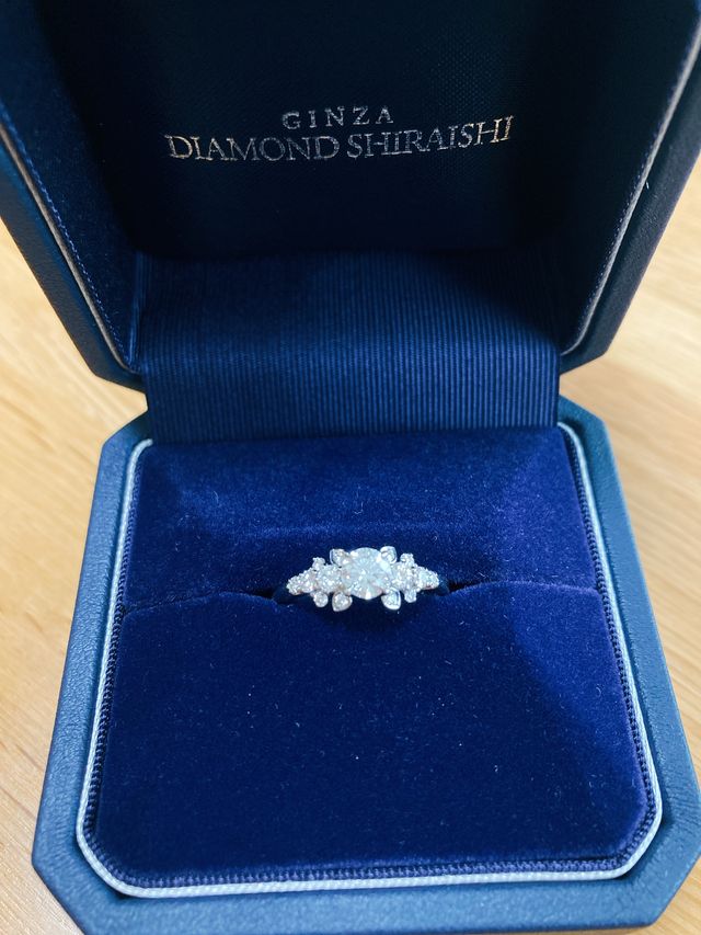 華やかな他にはないデザインです。