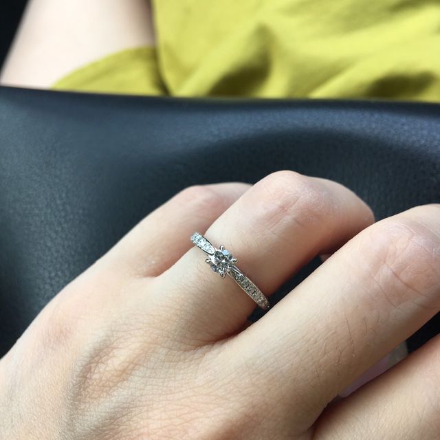 婚約指輪です。