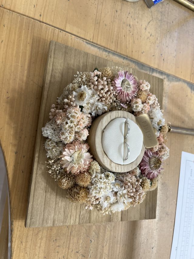 2人で作った、できたばかりの指輪です。