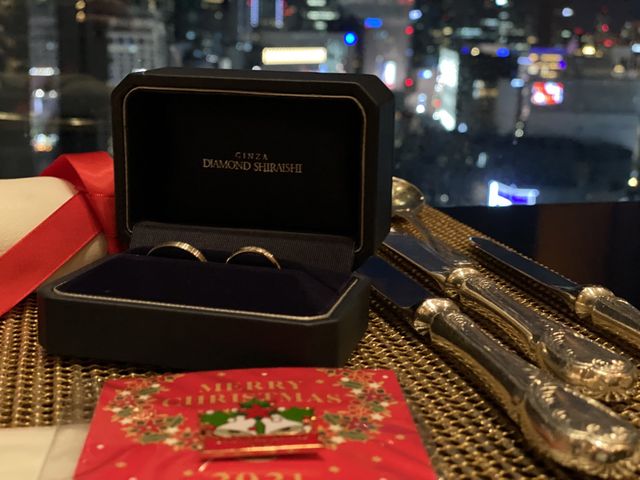 入籍日にディナーしたお店で撮った一枚です。