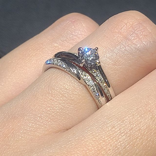 婚約指輪と重ね付き