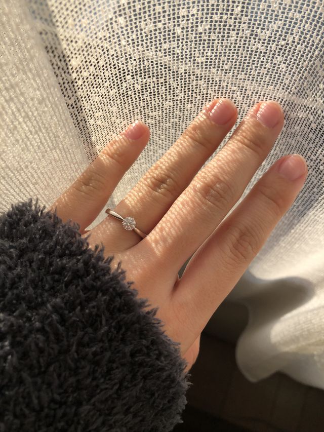 一粒ダイヤでシンプルかつ品のあるデザイン