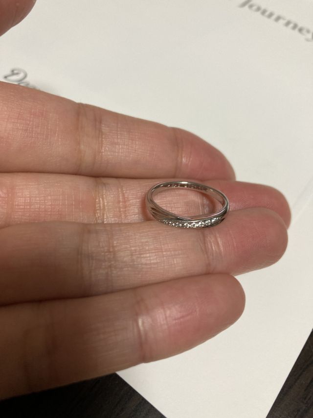 クロスが可愛いシンプル指輪です。