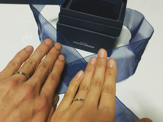 男性用の指輪にツヤ消しを入れることでさらにペア感が増しました
