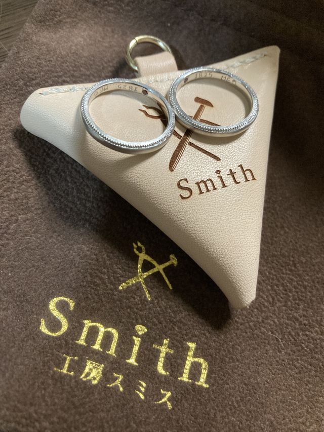 プラチナ、ミル打ち、内側に刻印&誕生石を入れました。