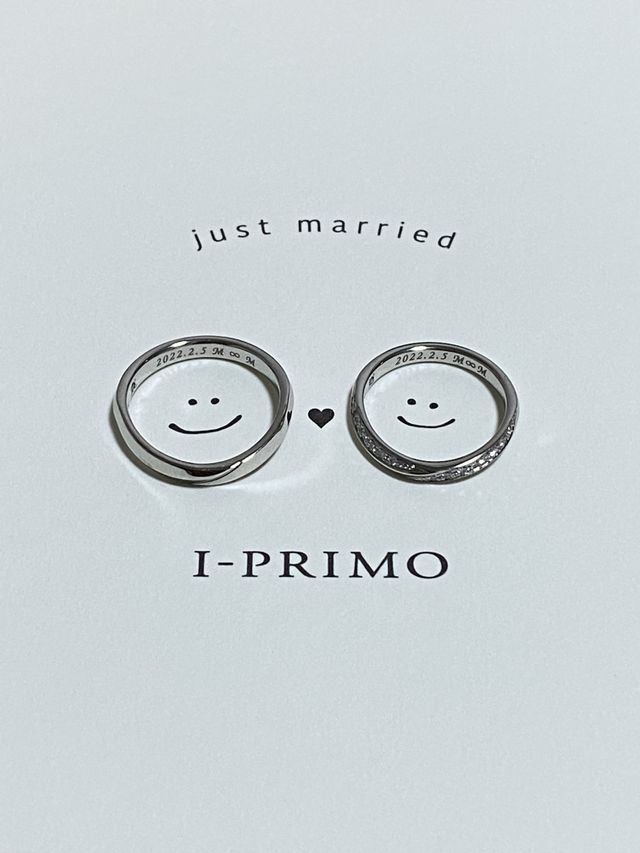 内側には記念日、イニシャル、ダイヤモンドを入れました。