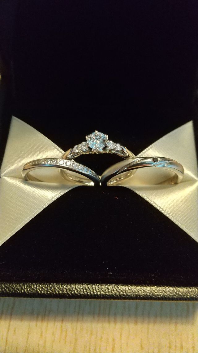婚約指輪と結婚指輪のセットです。