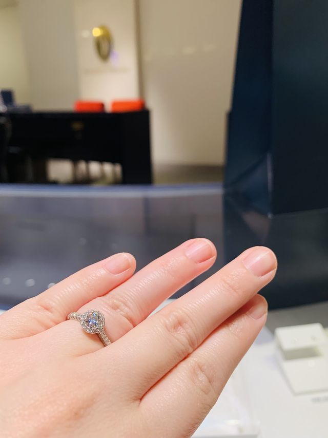 「ブーケ」です。
受け取り時のダイヤの留まっている状態です。