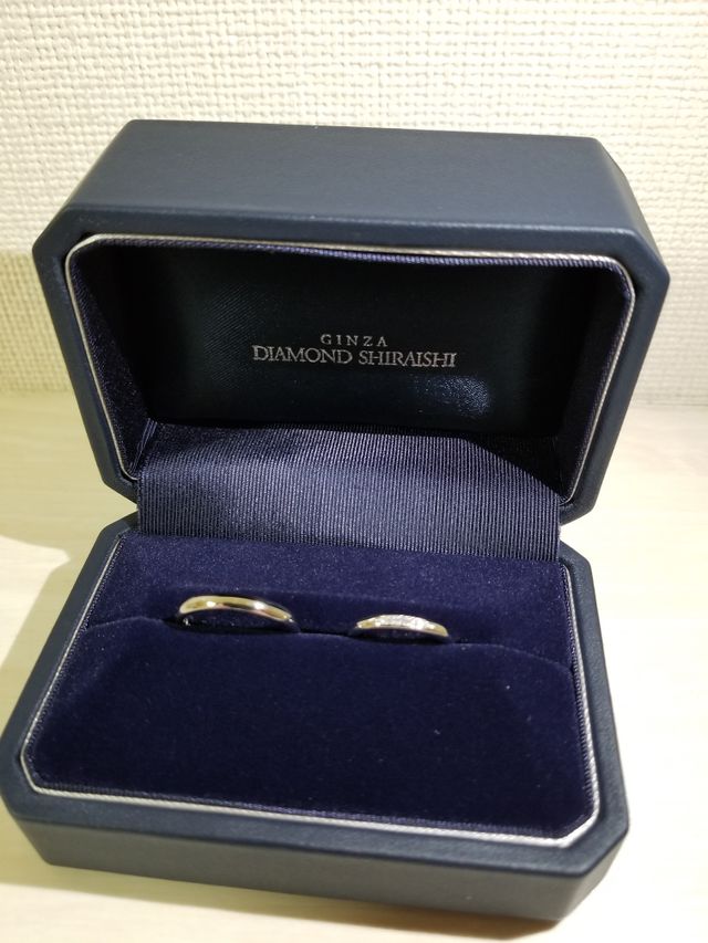 女性用はティアオブリリーです。5石タイプです。