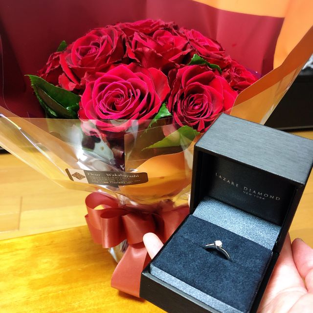 シンプルだけどダイヤの存在感があります。