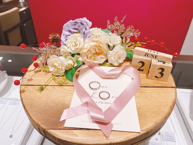 コンビネーションなので見る角度によって色合いが違います。