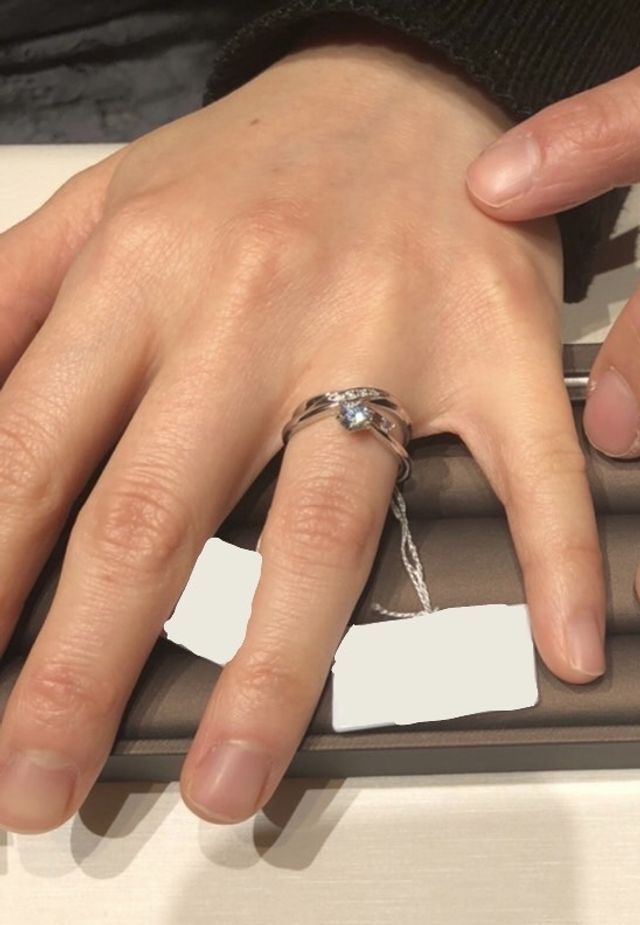 セットリングで試着してますが、購入したのは婚約指輪のみです。