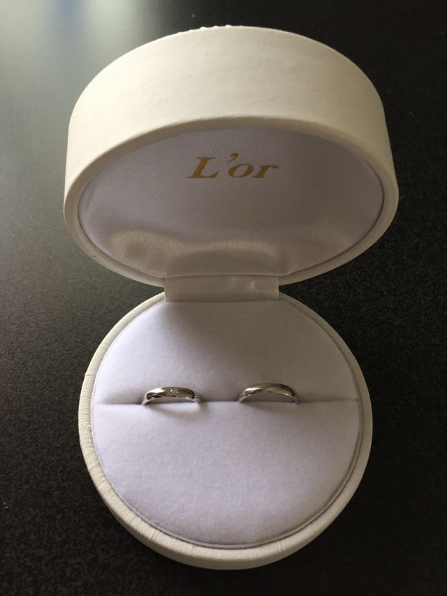 ペアリング結婚記念日とお互いのイニシャルを刻印しました