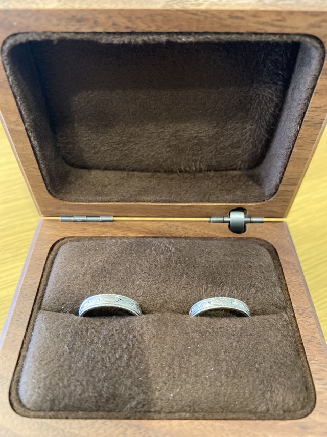 ケースに入っている指輪の写真です。