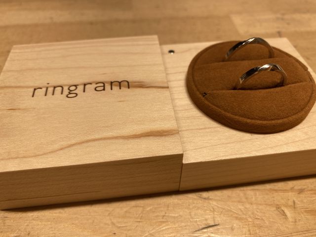 お店のご厚意により木のケースもお付けしてくださいました。
