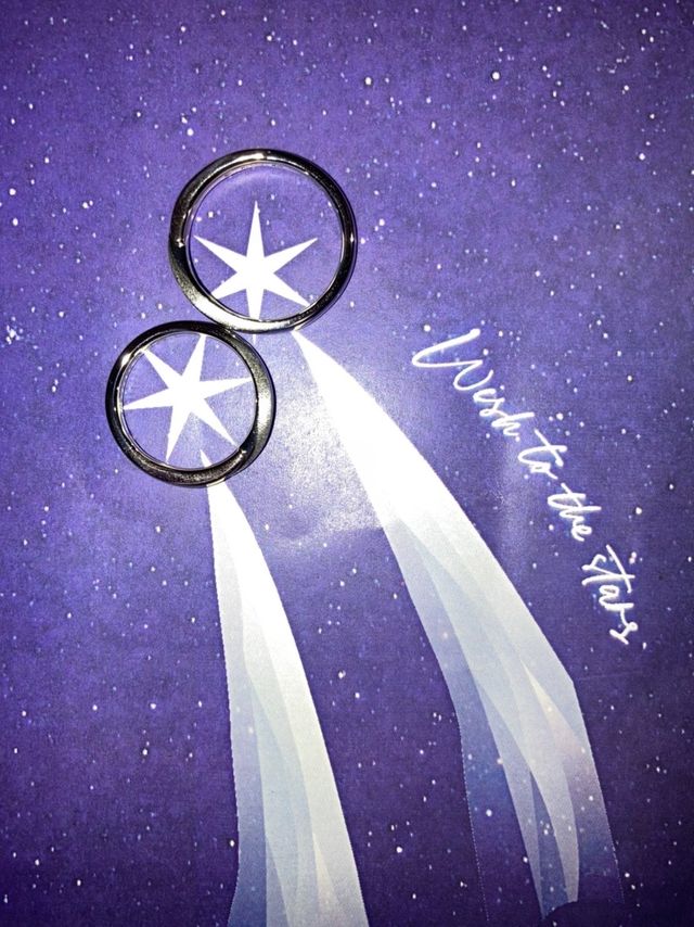 婚姻届と一緒に撮影しました。