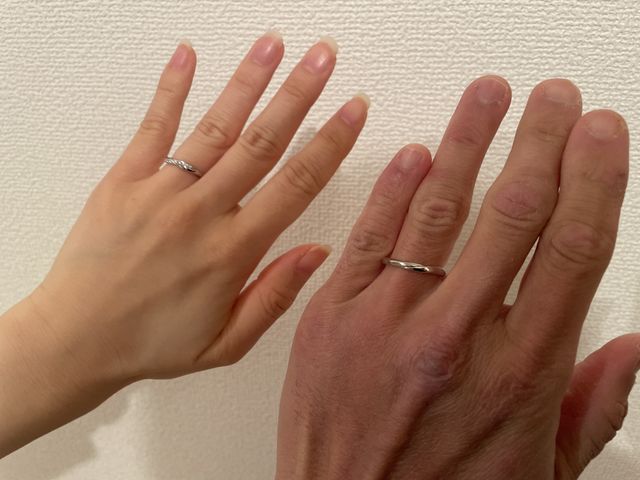 ストレートではなく丸みがある形で手にフィットします。