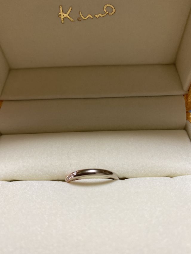 ローズゴールドとの2色です