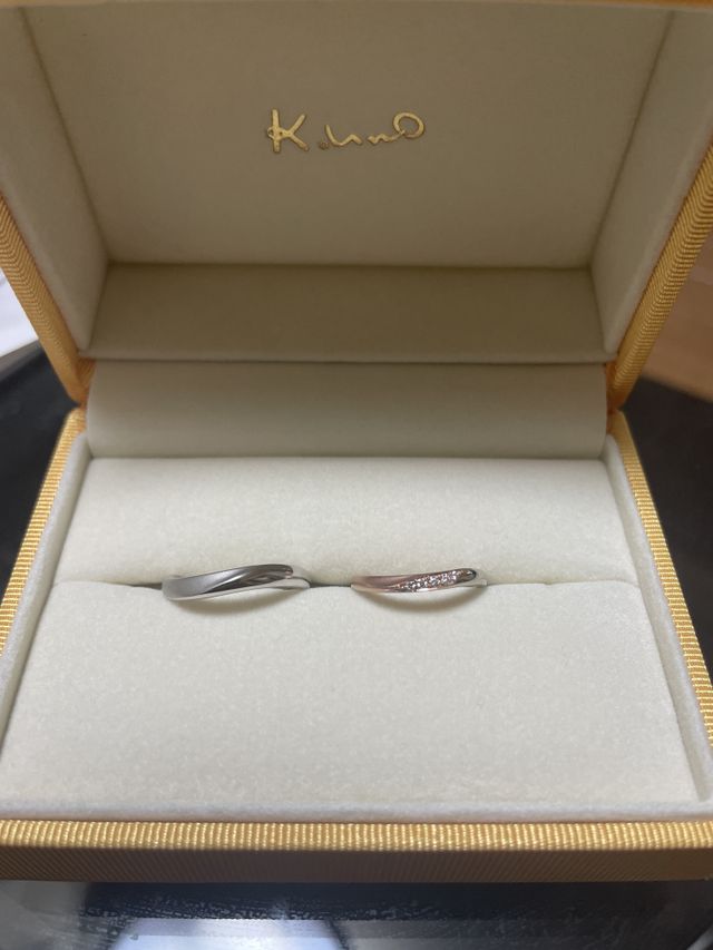 緩いカーブの指輪です。