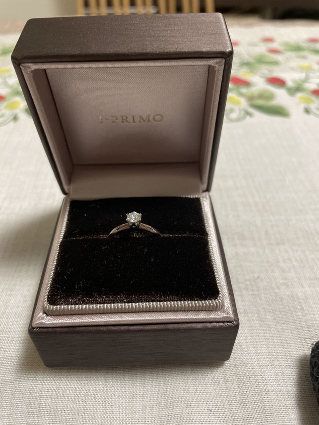 婚約指輪です。