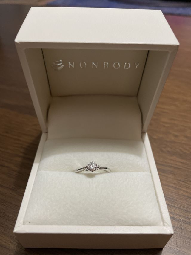 婚約指輪です。