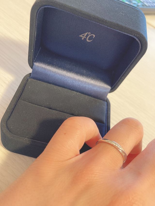 少しダイヤが入ったデザインです。