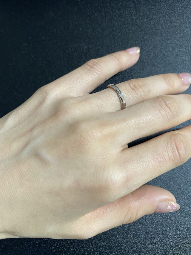 俄のことのは、ストレート、素材はハードプラチナです。