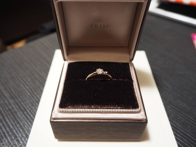 指輪ケースに入っています。