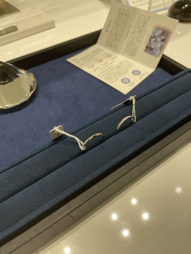 購入を決めたダイヤモンドが綺麗なリング。