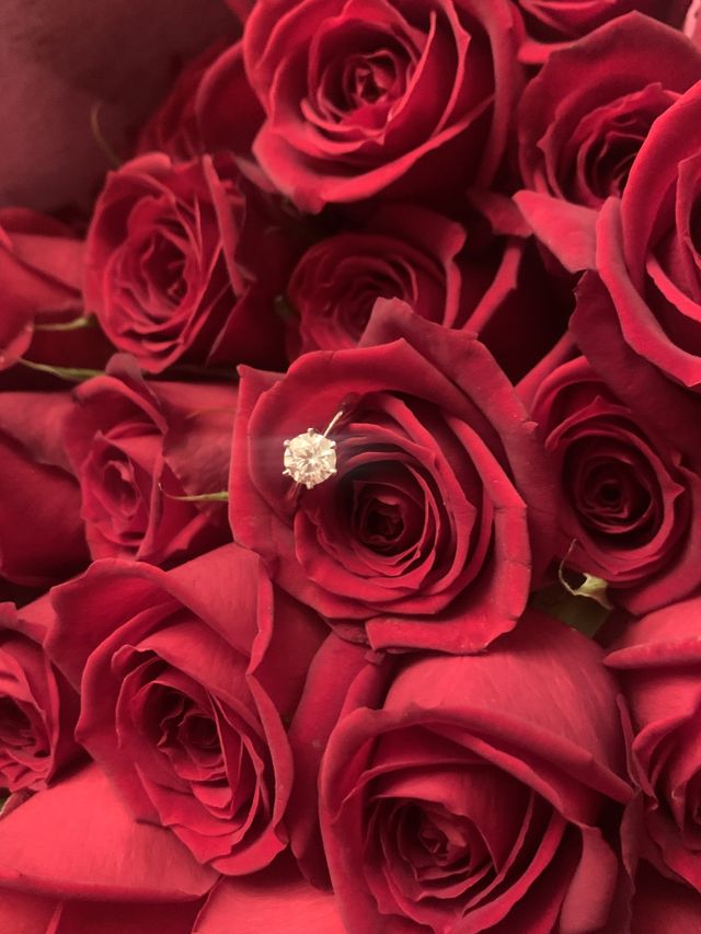 プロポーズ時に頂いた花束と指輪。