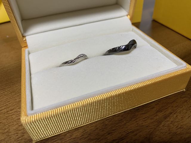 お互いのイニシャルをデザインしていただきました。